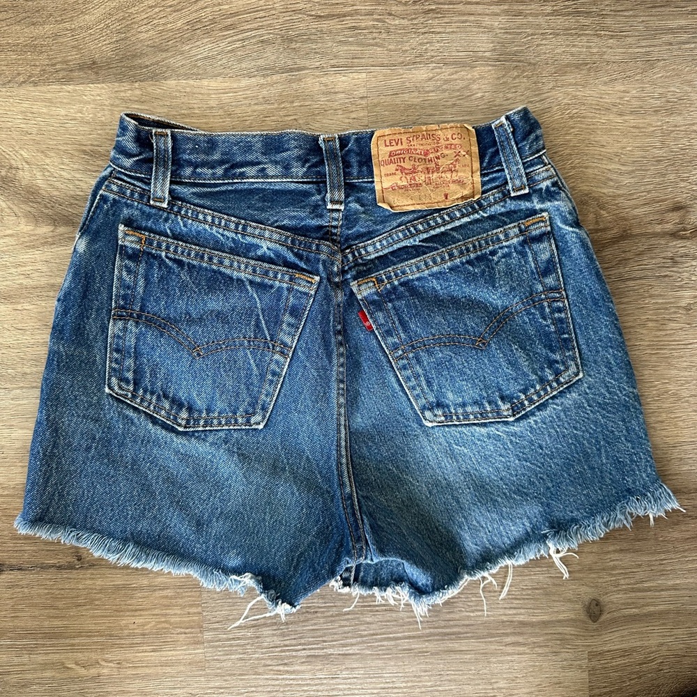 Vintage Levi’s Denim Shorts - Picture 4 of 4